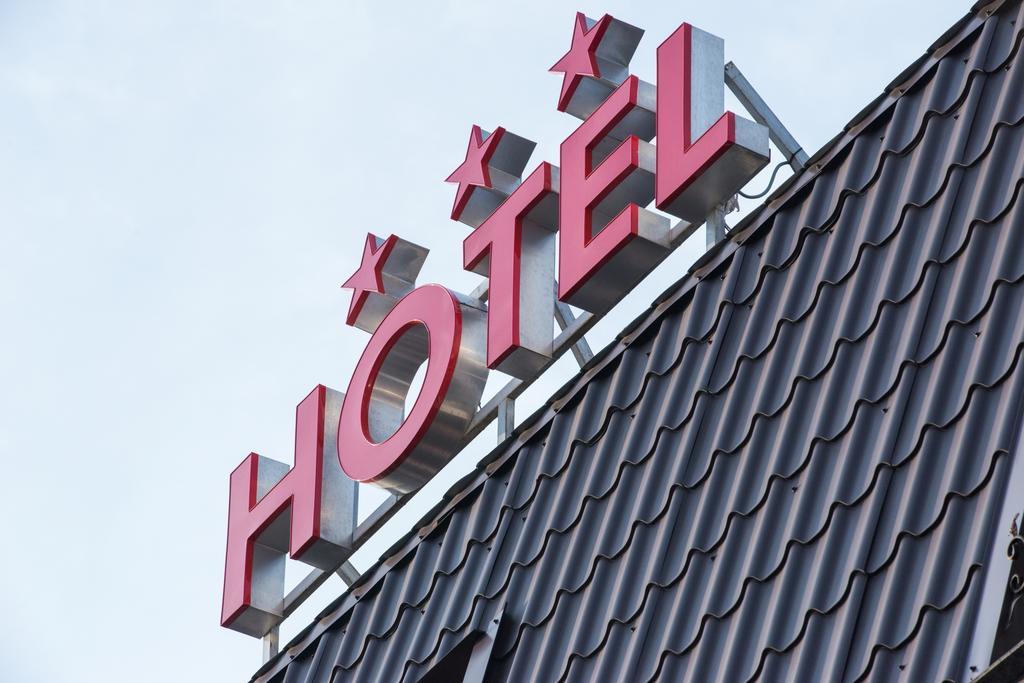 Hotel La Strada Ploieşti Exterior foto
