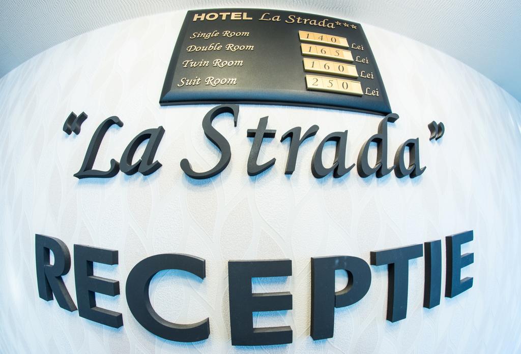 Hotel La Strada Ploieşti Exterior foto